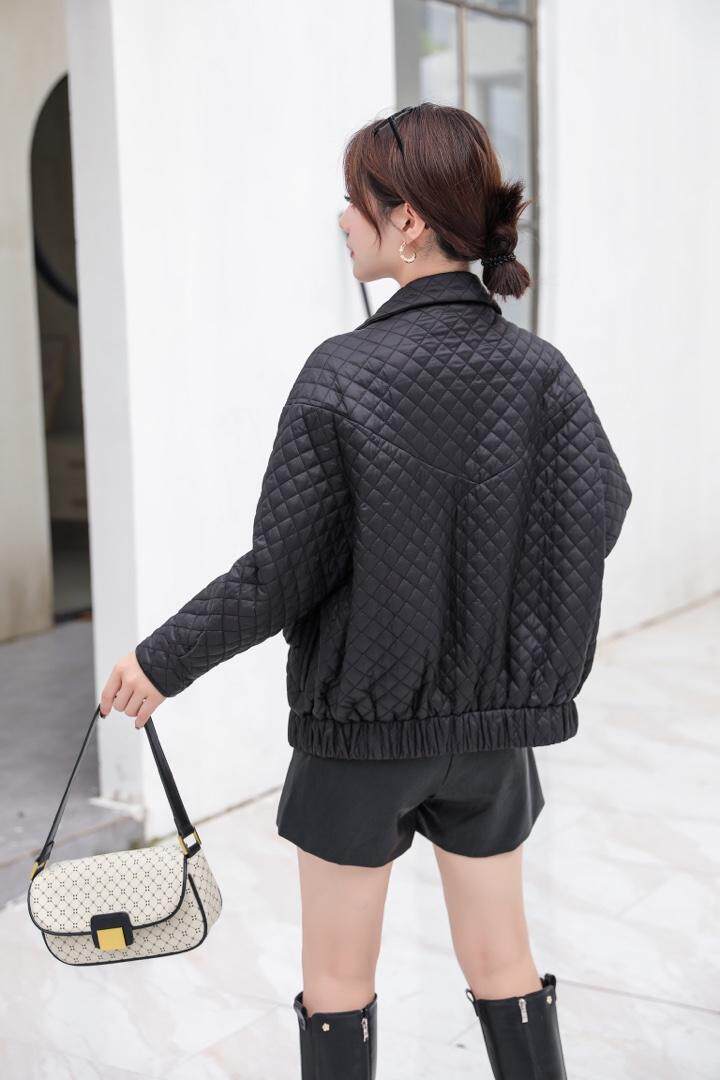 2021秋冬新款时尚轻薄衣拼皮包边服女短宽松休闲外套，女装棉衣/棉服，芊芊细羽