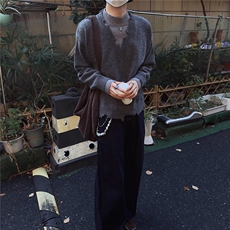 深灰色