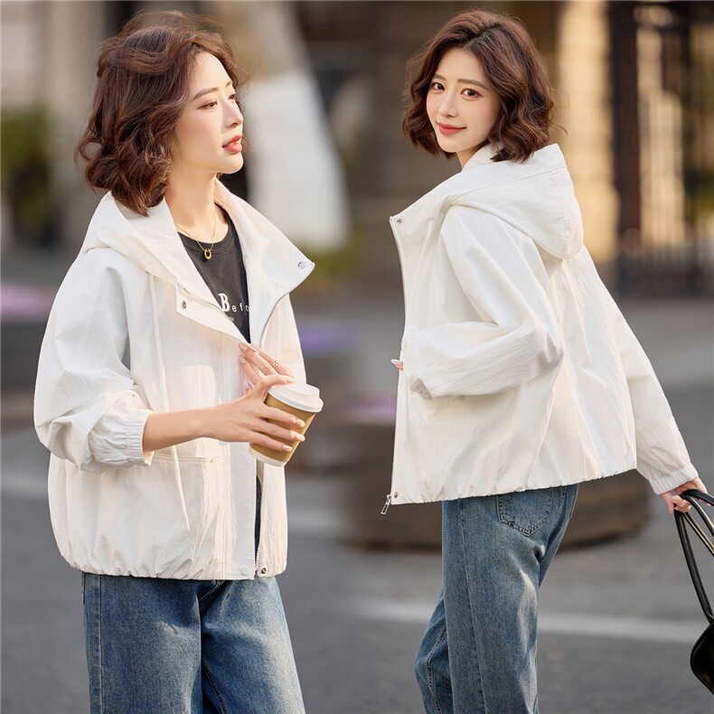 2026早春新款休闲温柔风韩系白洋气小个子连帽百搭外套上衣冲锋衣，女装短外套，梦懿尔