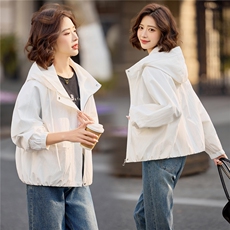 2026早春新款休闲温柔风韩系白洋气小个子连帽百搭外套上衣冲锋衣，女装短外套，梦懿尔