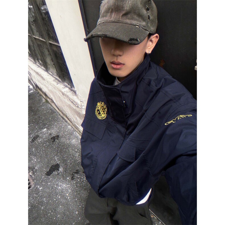 美式复古徽章刺绣boxy宽松工装夹克男女廓形立领冲锋衣短宽款外套，男装夹克，四季星座505