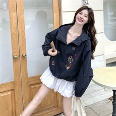 【现货】刺绣连帽短外套女2026新款外套2C227/3305/P165K238，女装短外套，2C227
