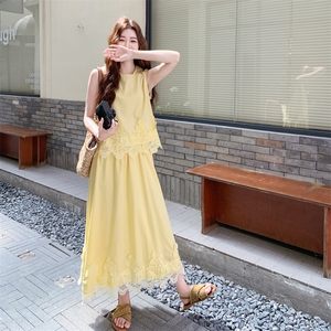 黄色蕾丝拼接背心套装裙女2025年夏季日系文艺风百搭半身裙两件套图片