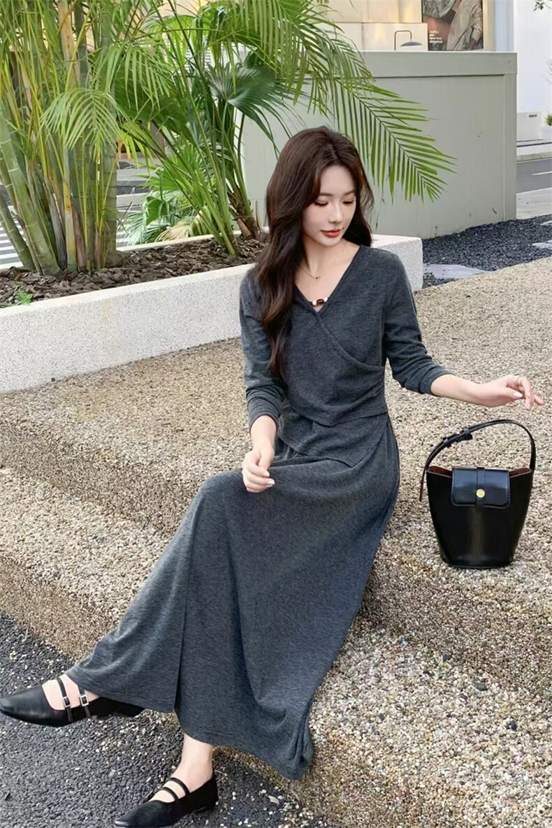 精品现货2024时尚休闲气质女针织甜美V领修身显瘦套装连衣裙,女装套装/套裙,煊芮熙