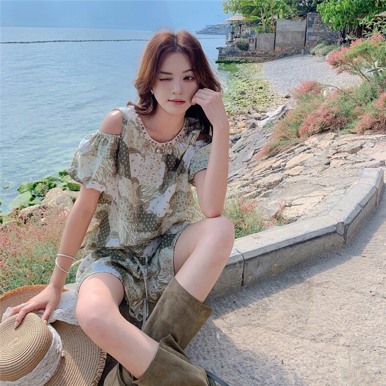 度假风穿搭套装2025年夏季新款露肩上衣裤裙小个子减龄印花两件套，女装套装/套裙，千寻
