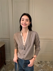 秋冬新款低v领女修身纯色开衫百搭时尚，女装针织衫/毛衣，玛卡隆羊绒