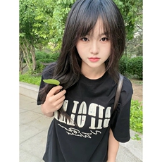 黑色