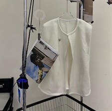 垫肩小别针马甲，女装马甲，Queena PHoebe