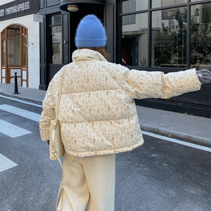 210-7701-P265-K388米白色短款碎花撞色羽绒服图片