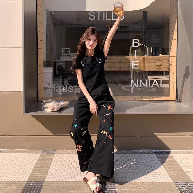 元气减龄卡通刺绣水洗牛仔背带裤女2025年夏季宽松显瘦阔腿连体裤图片