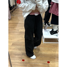 黑色