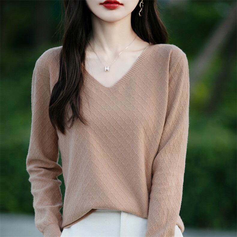 2025年秋季常规款套头单件通勤菱形V领时尚百搭针织纱，女装针织衫/毛衣，斯美雅电商供货