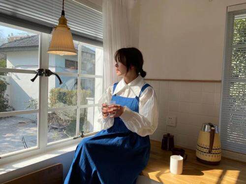 春季新款日韩系清新背带群+白衬衫，女装衬衫，KAMU