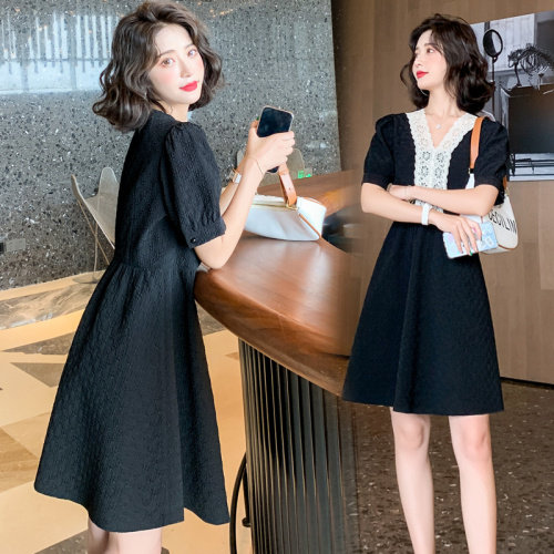 V领赫本风蕾丝拼接褶皱A字小黑裙女21年夏季新款气质甜美收腰显瘦,女装连衣裙,辉之琳