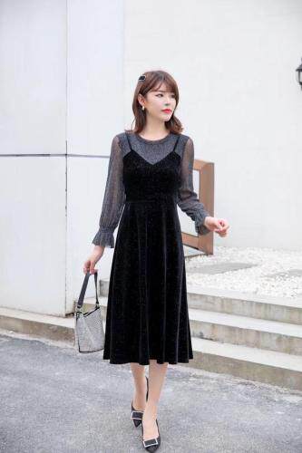 秋装新款上新金丝绒连衣裙，女装连衣裙，拉思维加丝