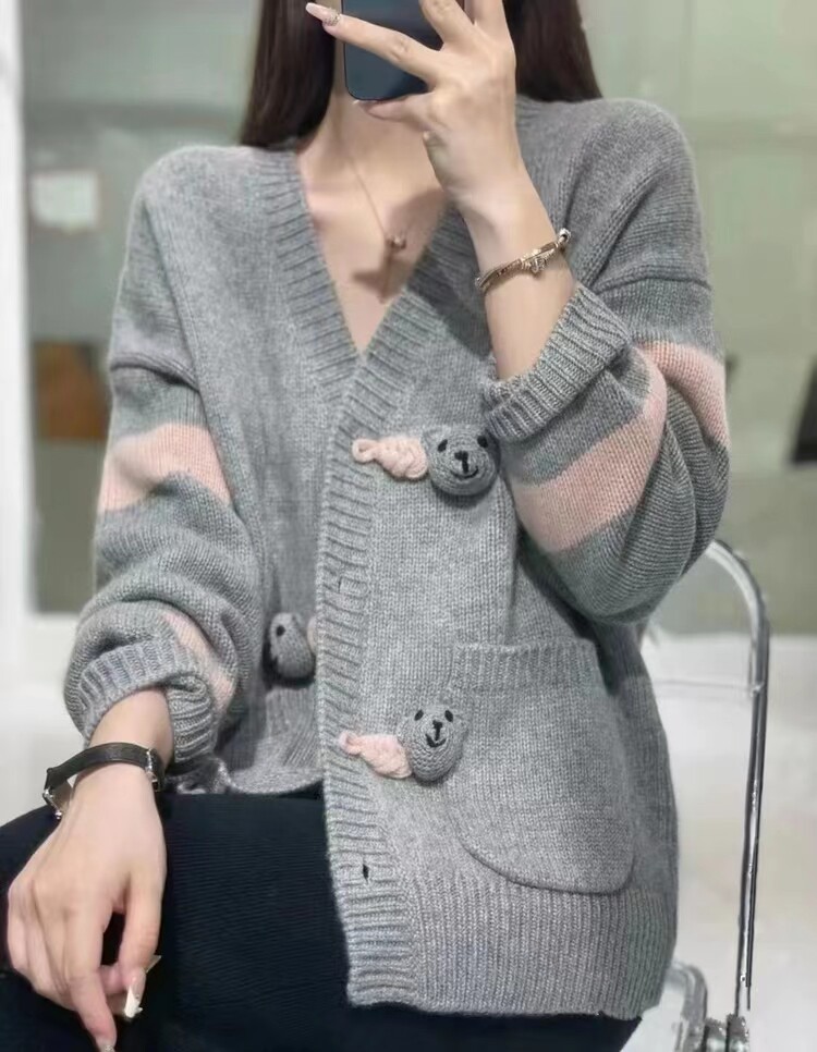 100%纯羊毛开衫女V领拼色立体小熊针织外套宽松慵懒风带兜羊绒衫,女装羊毛衫,千御纺羊绒