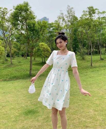 特价连衣裙，女装连衣裙，MST