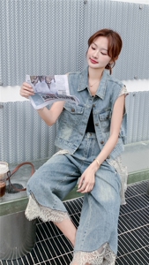 韩版蕾丝拼接牛仔马甲阔腿裤套装女2025夏季新款度假风显瘦两件套图片