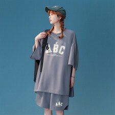 深灰色