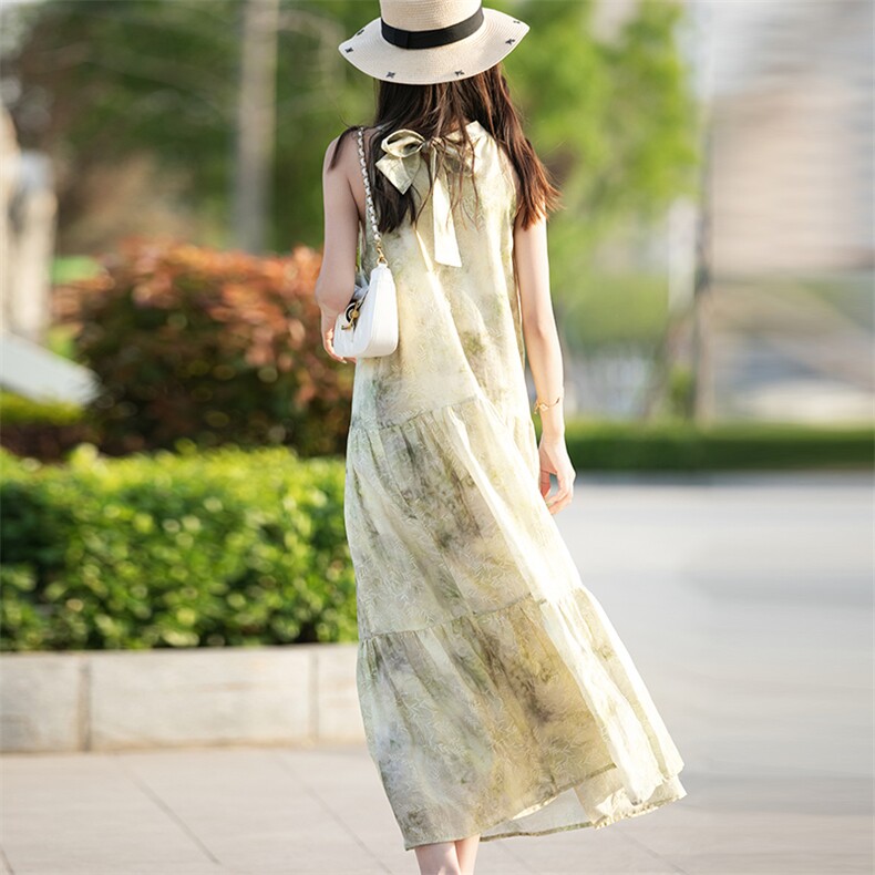 2025年夏季无袖收腰挂脖领休闲风单件中长款素雅仙女连衣裙,女装连衣裙,佳绒高端店
