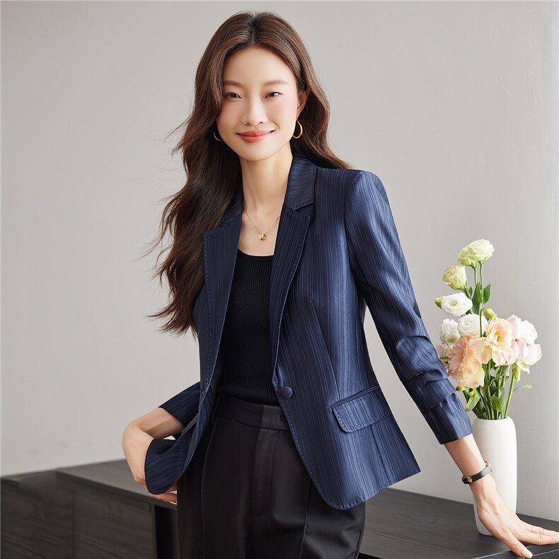 现货2025秋装新款收腰显瘦气质短款西装小外套女,女装短外套,苗苗