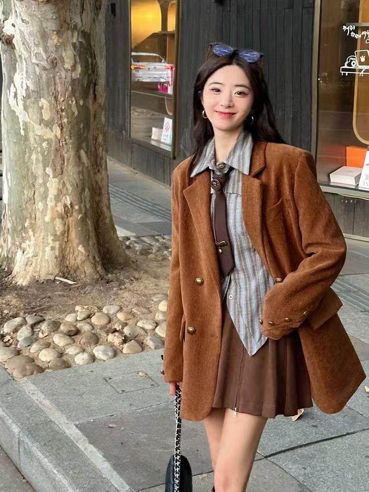 2024年冬季新款西装外套羽绒服厚款气质宽松外套女,女装毛呢外套,红依娜