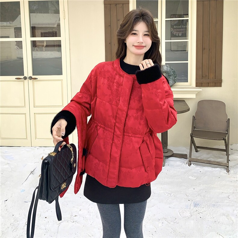 新中式红色羽绒服女2026冬季新款短款圆领围脖收腰外套时尚保暖,女装羽绒服,2C159