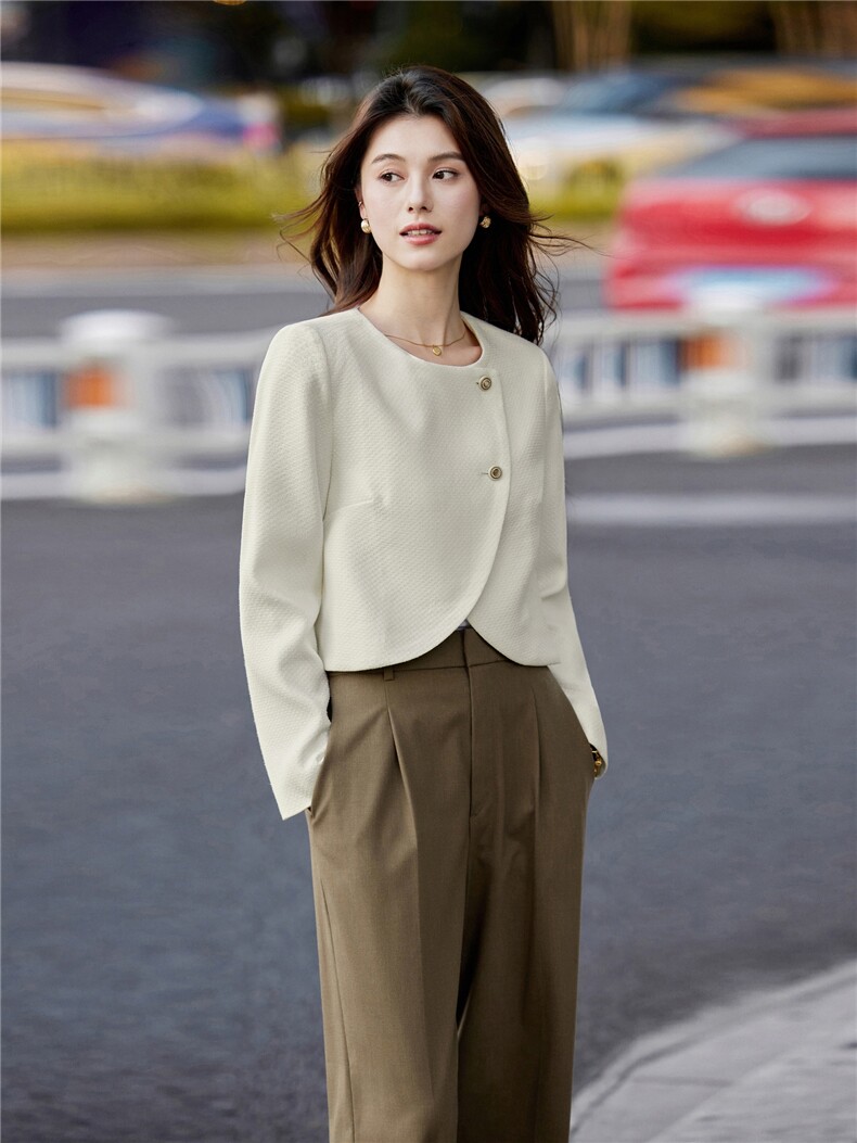 时尚气质小香风外套女春秋2025新款小个子显瘦减龄翻领短上衣,女装短外套,婵米儿