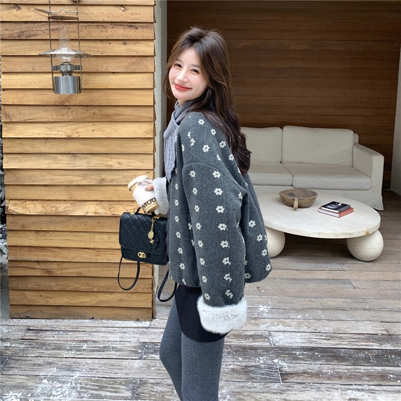 韩版花苞服细毛呢碎花印花带围巾毛绒内里外套,女装短外套,2C267