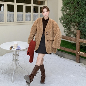 咖色美拉德复古V领羊羔毛外套女2025冬慵懒风保暖加厚毛绒绒上衣图片