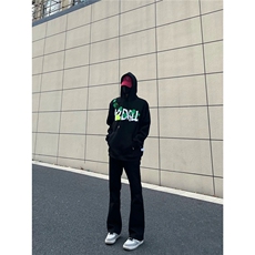 黑色