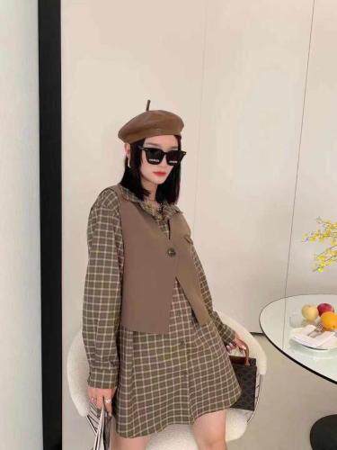 新款马甲格子连衣裙，女装马夹，红头发儿