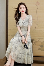 水墨画碎花莱赛尔天丝连衣裙女2026夏季新款收腰气质别致漂亮裙子，女装连衣裙，倪叶myz