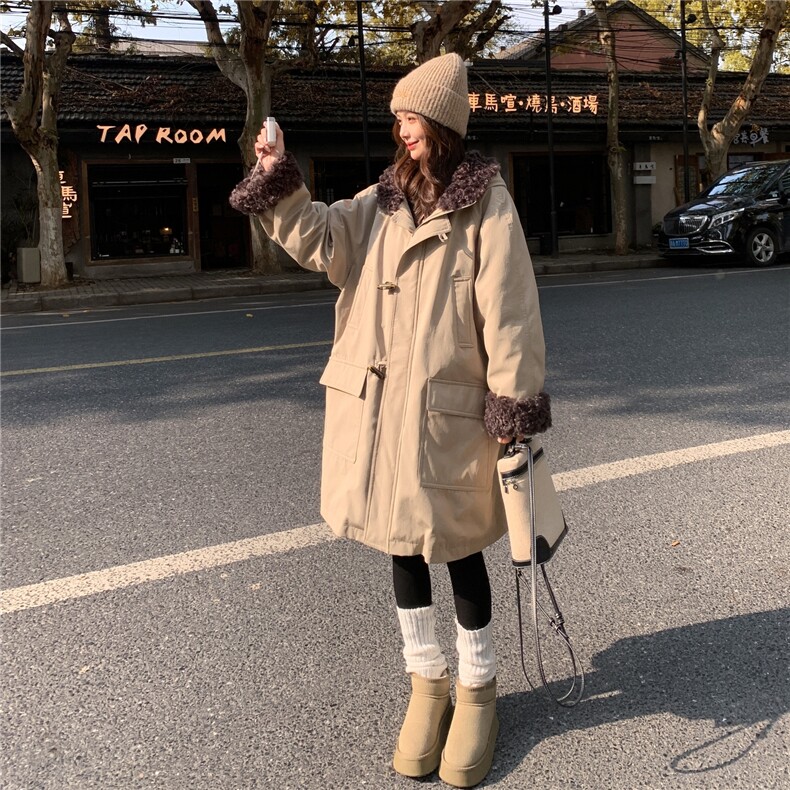 卡其色工装连帽圈圈毛拼接羽绒服女2026年冬季新款90绒长款派克服,女装羽绒服,2C159