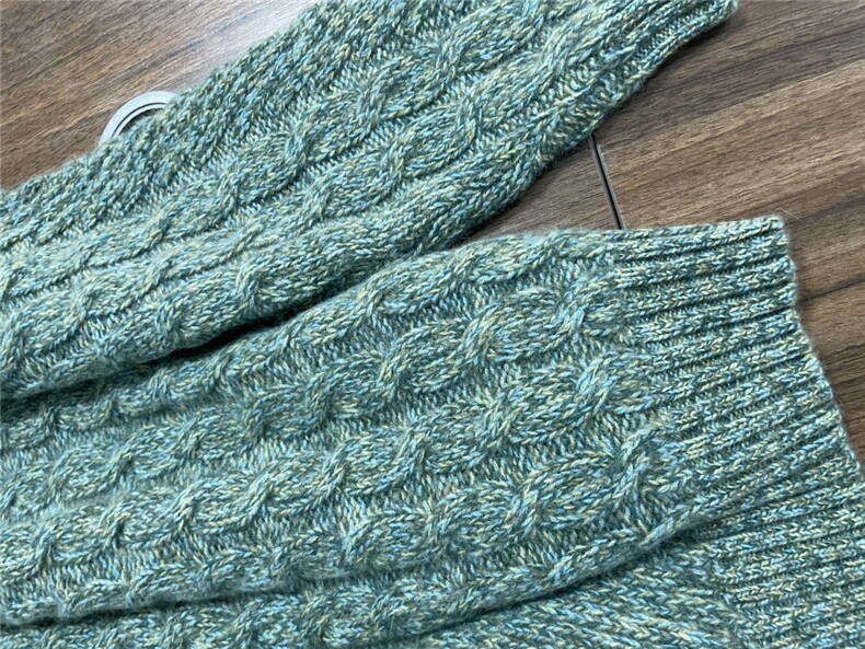 重工新款绿色花纱扭花高领35%羊绒套头衫，女装羊绒衫，以美红杉羊绒