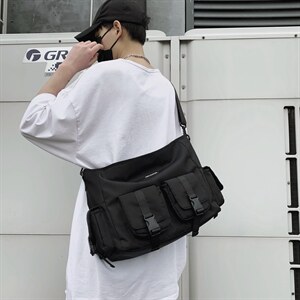 0534新款潮纯色港风多功能男士斜挎包情侣背包防水复古单肩包图片