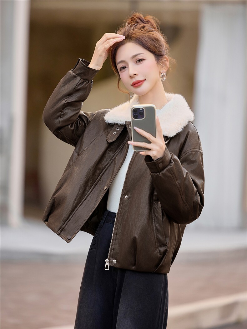 2025年冬季时尚优雅保暖毛领PU羽绒服,女装羽绒服,依恋蒂丝