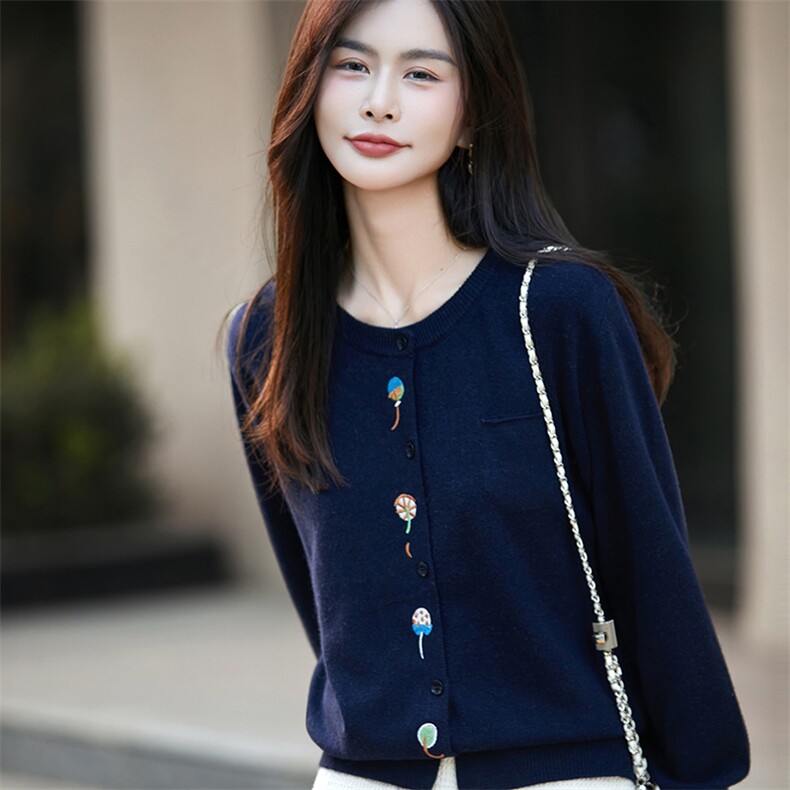 法式高级感刺绣针织开衫女加厚保暖外套毛衣2025新款外搭毛衫上衣,针织衫/毛衣,佳绒高端店