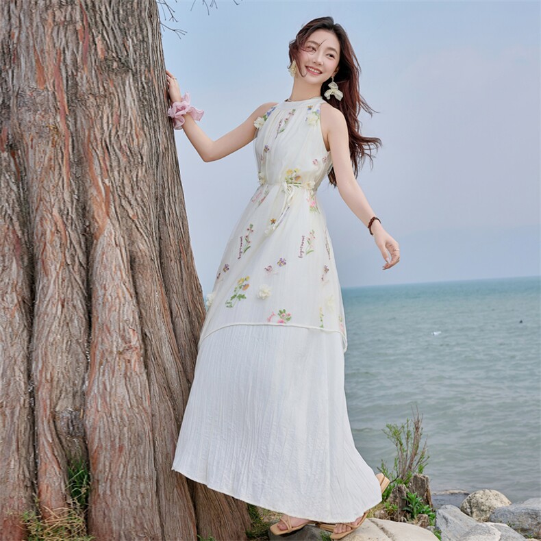 杏色立体花朵刺绣挂脖连衣裙女2025初夏新款法式高级感白月光长裙,女装连衣裙,难舍钰依