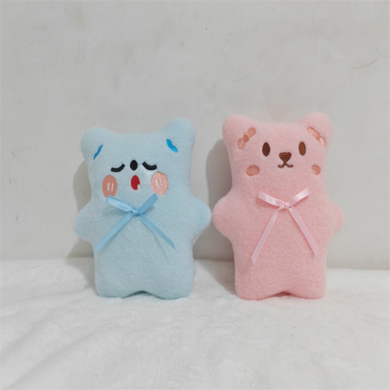萌趣小熊，明亮毛绒玩具