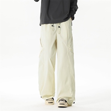 淡黄色