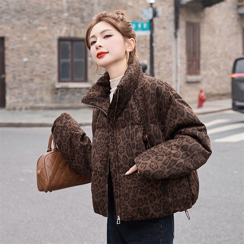 时尚豹纹面包服立领羽绒服女2024冬季新款宽松洋气短款白鸭绒外套,女装羽绒服,伊仟回