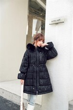 中长款羽绒服女2021年新款设计感小众白鸭绒长过膝外套，女装羽绒服，菲莎比娅