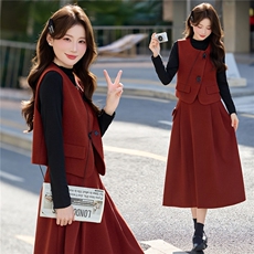 轻熟风酒红色马甲半身裙套装女2026春季新款气质显瘦高级感三件套，女装套装/套裙，意芙