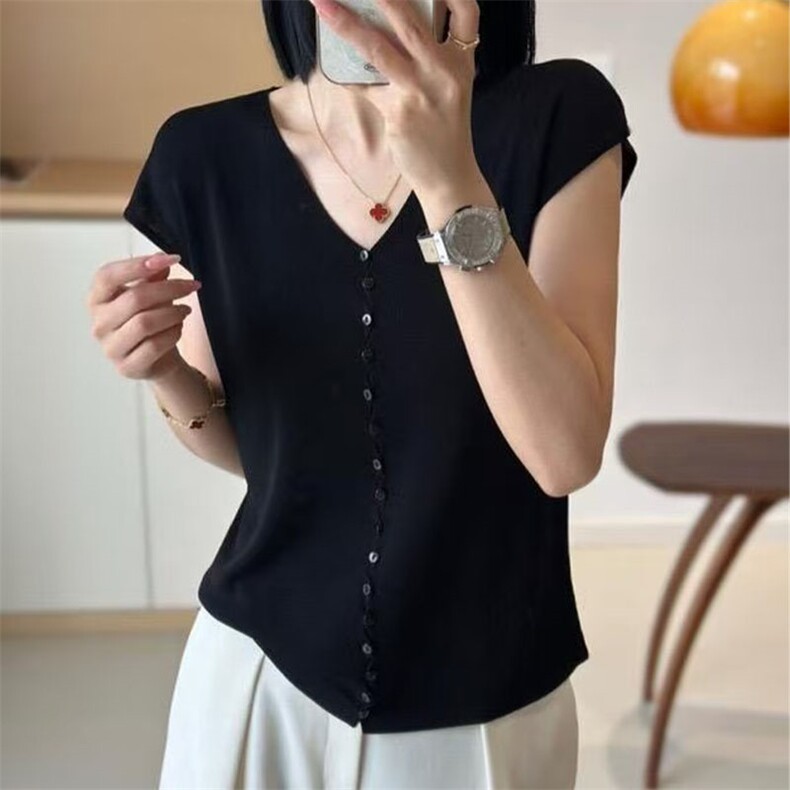 法式V领冰丝针织短袖T恤女2025年夏大码显瘦设计感正肩打底衫上衣,女装T恤,萱芳婷羊绒