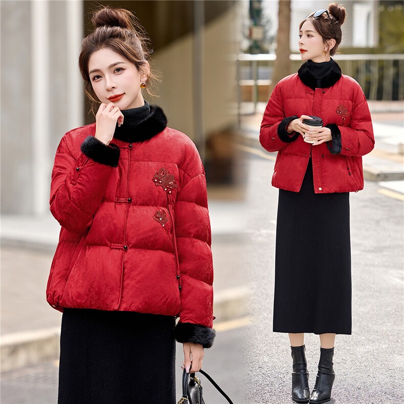 2025冬装新款简约时尚新中式钉珠毛领羽绒服，女装羽绒服，美沁