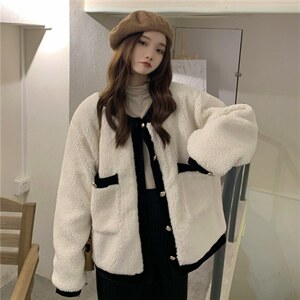 价仿羊羔毛外套女秋冬小香风宽松撞色气质长袖上衣潮,v领白色连衣裙搭配什么包包图片