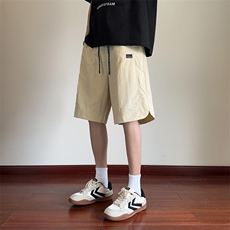 浅卡其色