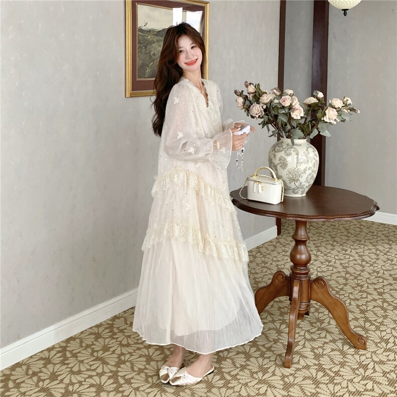 米白色超仙甜美V领亮片连衣裙女春秋2025新款拼接蛋糕裙独特漂亮,女装连衣裙,2C111