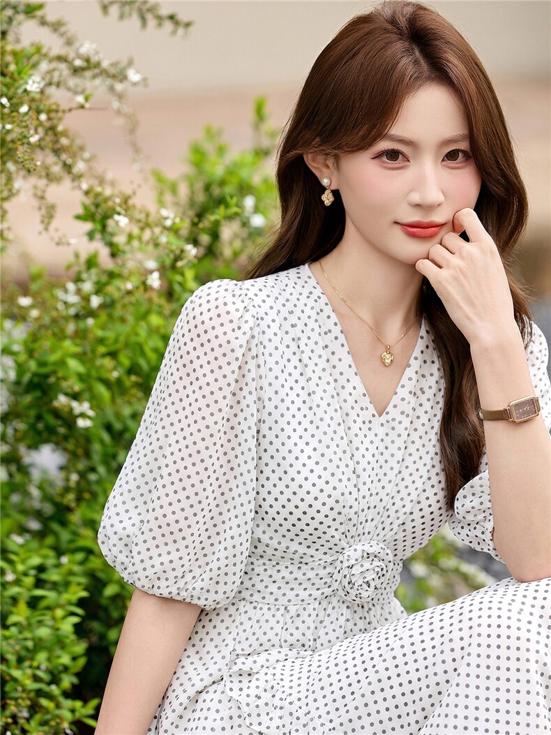 时尚潮流2026年夏季优雅气质V领波点修身连衣裙,女装连衣裙,江南富贵女
